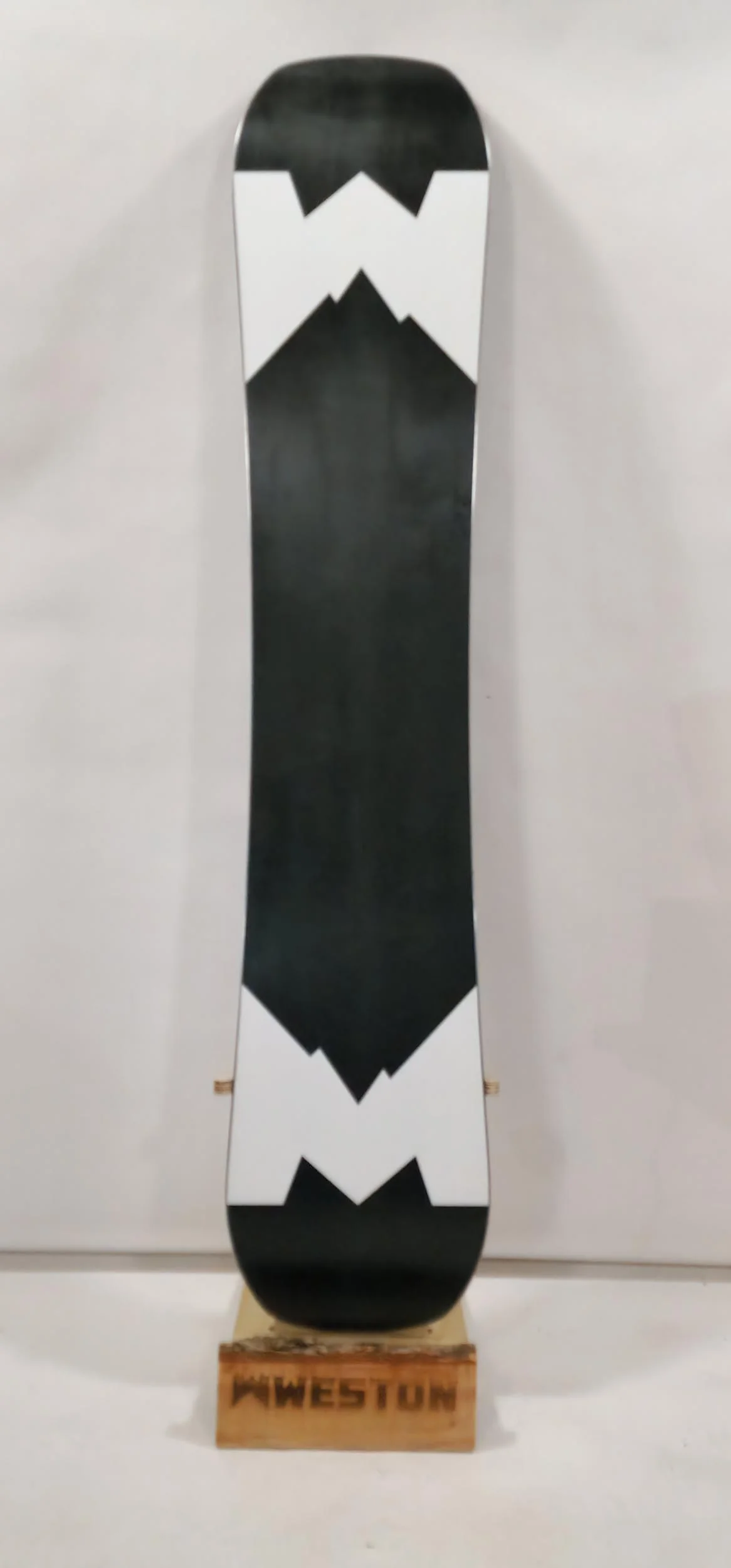 #273 Dream Machine Snowboard Demo 158w Like new - Image 3