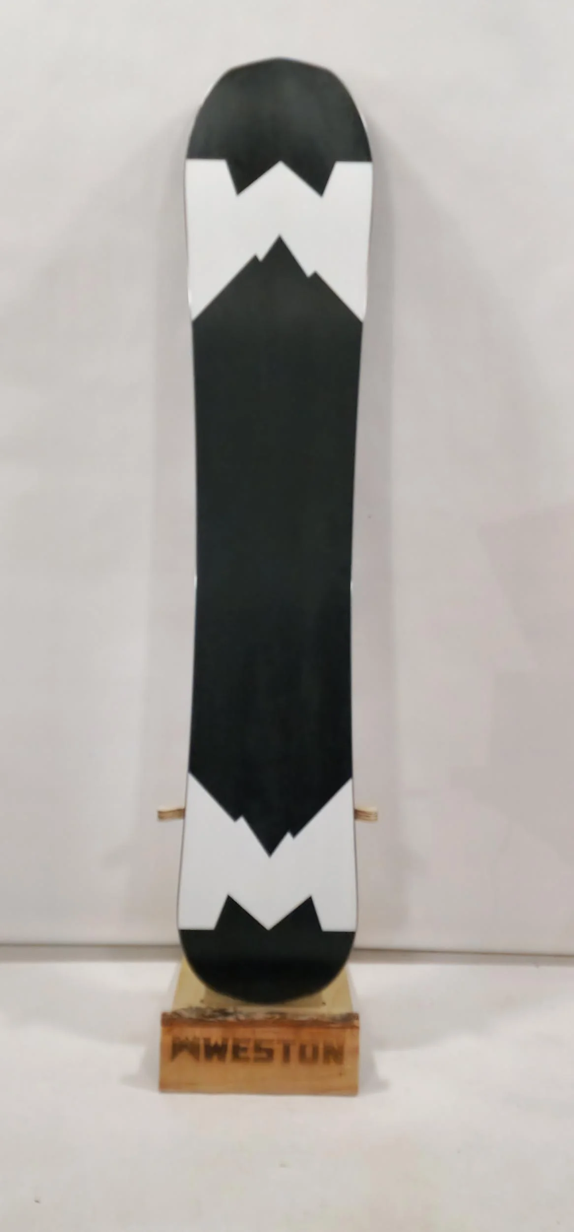 #279 Grnarnia Snowboard Demo 147 Great Condition - Image 3