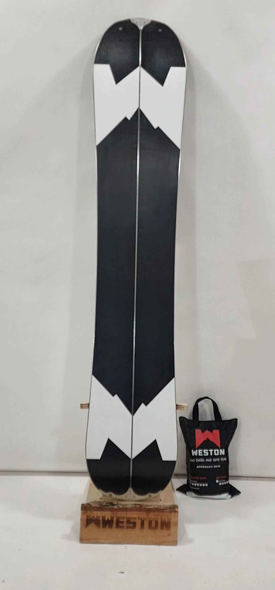 #294 25/26 Gnarnia Splitboard 154 w/skin #2 Demo Great Condition - Image 3